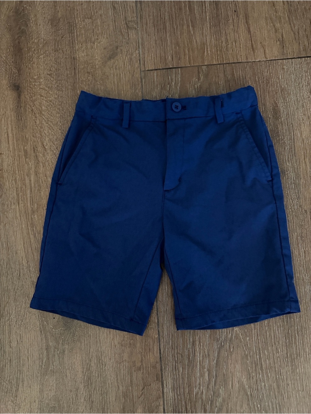 Vineyard Vines Boys Navy Performance shorts. Size 7.